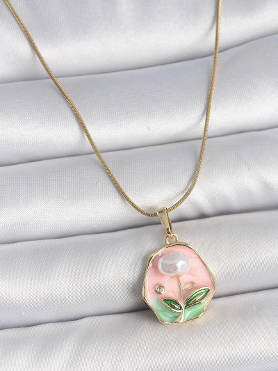 316l-celik-gold-renk-zincir-pembe-cicek-islemeli-inci-detay-portre-model-kadin-kolye-147479174-sw1200sh1800