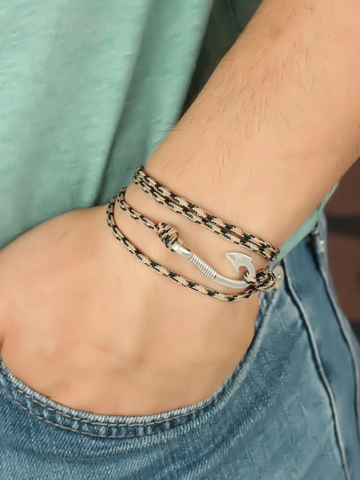 Krem Renk Çizgi Desenli Metal Kancalı Erkek Bileklik