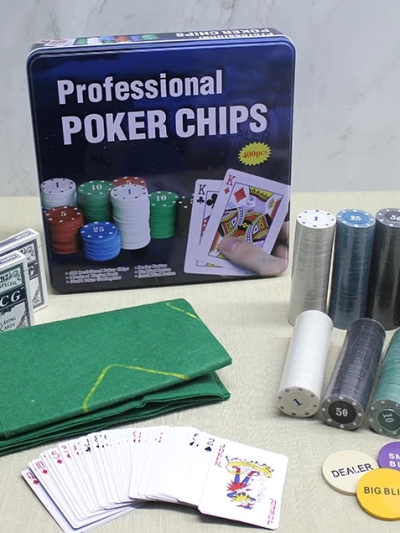 Metal Kutulu 400 Chip Ve 2 Adet İskambil Kağit Setine Sahip Poker Oyunu Alk3538