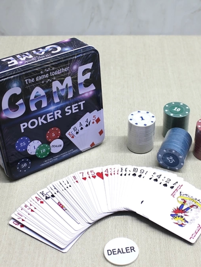 Metal Kutulu 80 Chip Ve 1 Adet İskambil Kağit Setine Sahip Poker Oyunu Alk3534
