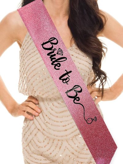 pembe-uzeri-siyah-italik-alyansli-bride-to-be-yazili-simli-isilt-resim-4696